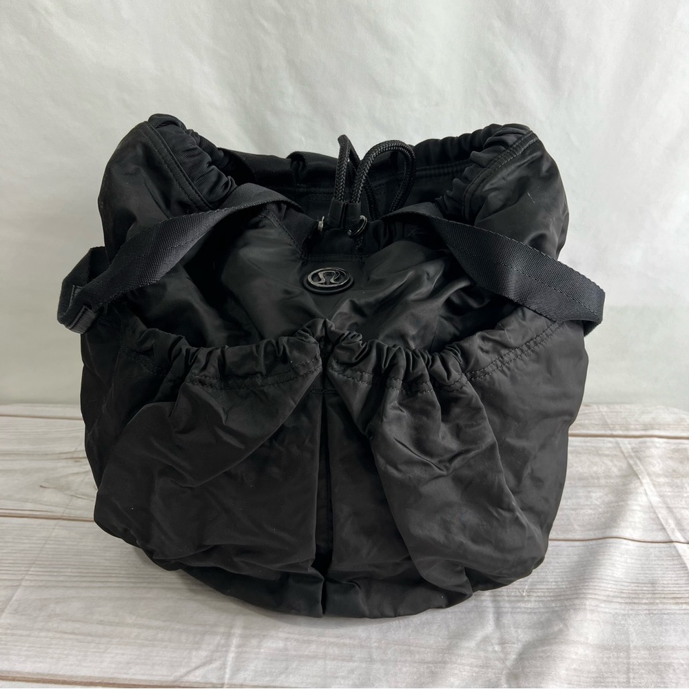 lululemon athletica Black Drawstring Puffer Tote